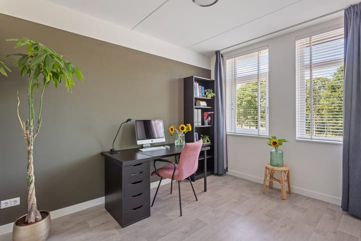 Tussenwoning te koop: Oeverlaan 23, Borne