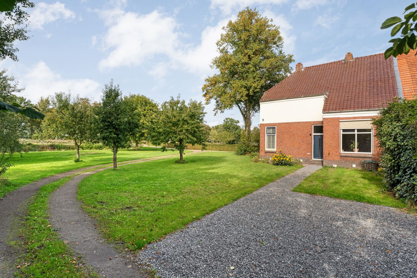 Photo 19 of Burgemeester Buiskoolweg 10