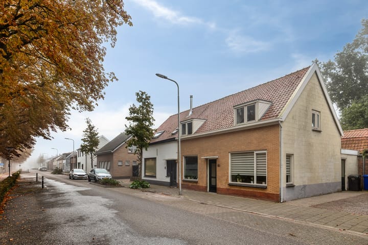 Twee-onder-één-kap te koop: Zandstraat 121, Sas Van Gent