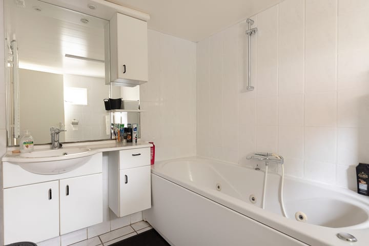 Twee-onder-één-kap te koop: Zandstraat 121, Sas Van Gent