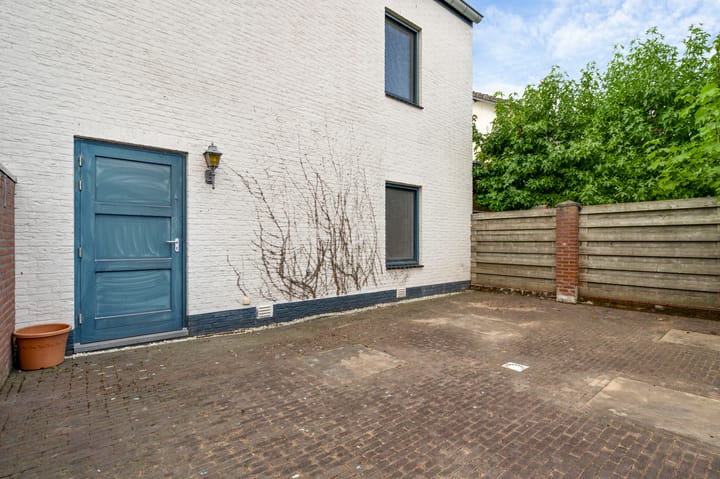 Twee-onder-één-kap te koop: Cruysbergstraat 9, Beesel