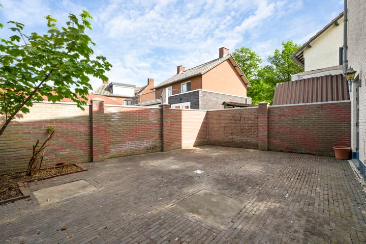 Twee-onder-één-kap te koop: Cruysbergstraat 9, Beesel
