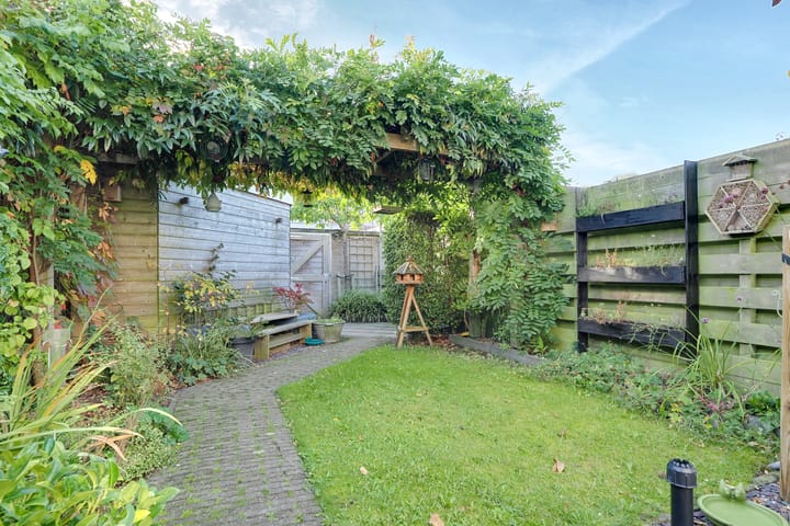 Tussenwoning te koop: Julianaplein 23, Hoorn