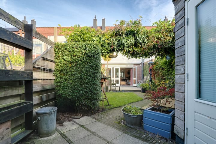Tussenwoning te koop: Julianaplein 23, Hoorn