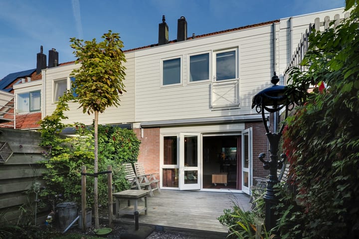 Tussenwoning te koop: Julianaplein 23, Hoorn