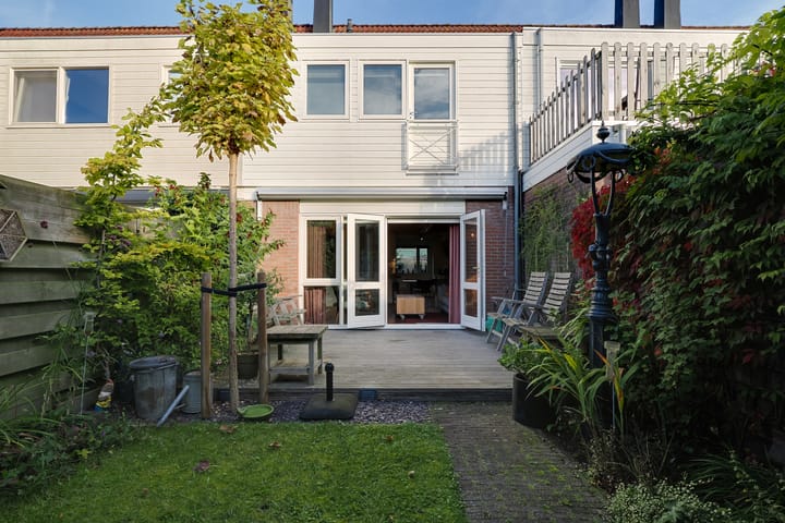 Tussenwoning te koop: Julianaplein 23, Hoorn