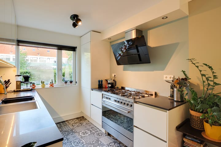 Tussenwoning te koop: Julianaplein 23, Hoorn