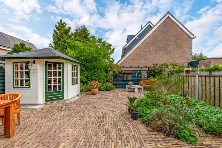 Hoekwoning te koop: J.J. Allanstraat 300, Westzaan