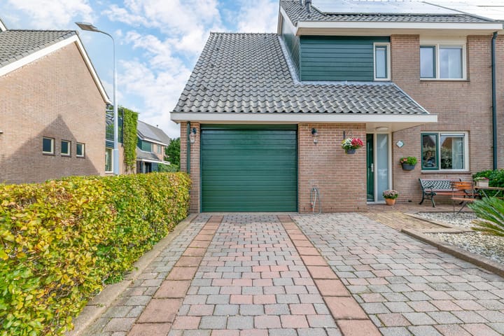 Hoekwoning te koop: J.J. Allanstraat 300, Westzaan