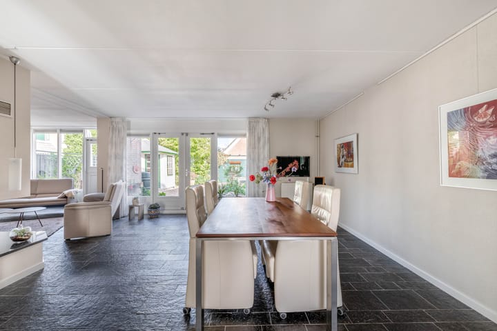 Hoekwoning te koop: J.J. Allanstraat 300, Westzaan