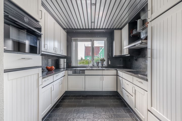 Hoekwoning te koop: J.J. Allanstraat 300, Westzaan