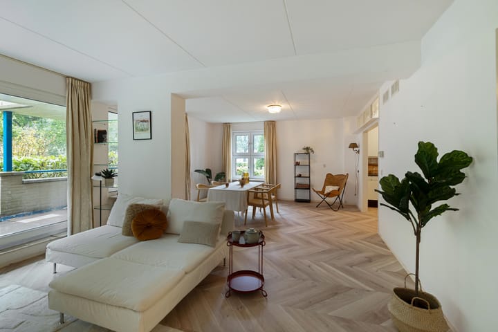 Photo 2 of Vondellaan 10