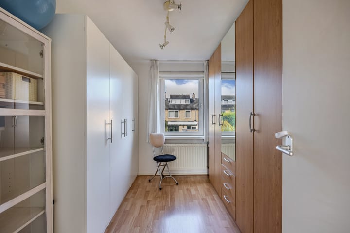 Tussenwoning te koop: Omroeplaan 8, Huizen