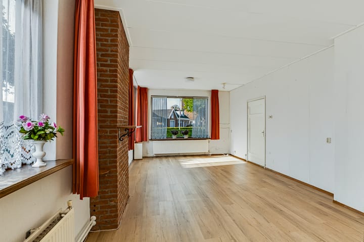 Foto 5 van Schoollaantje 1