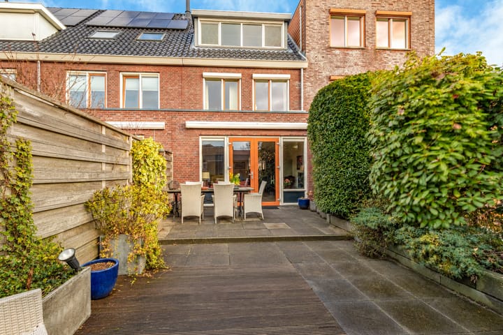 Tussenwoning te koop: Prinses Beatrixplantsoen 4, Hoofddorp