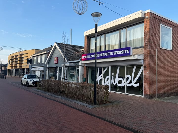De Dellen 11, Surhuisterveen