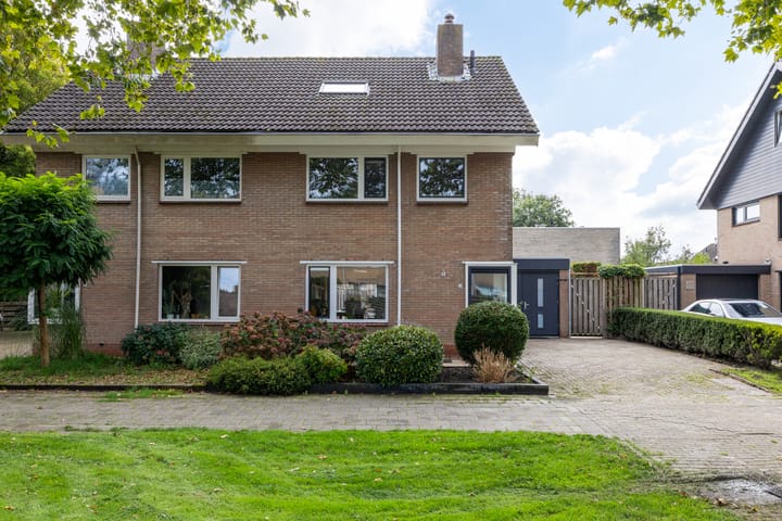 Twee-onder-één-kap te koop: Molenkrite 3, Sneek