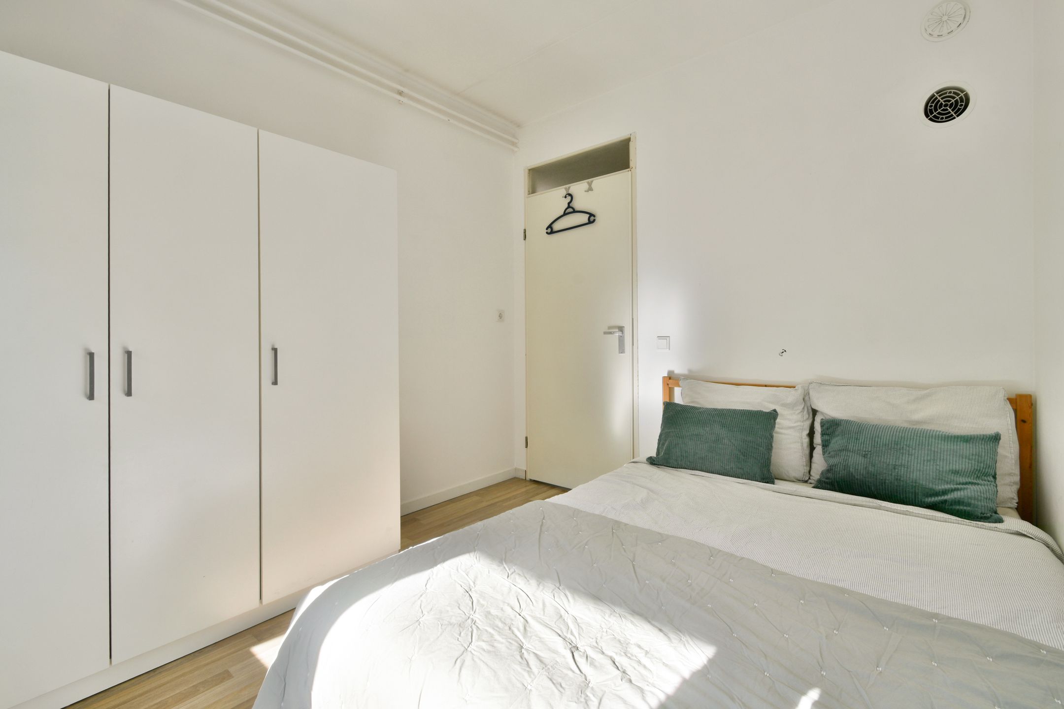 Photo 6 of Madurastraat 5-B