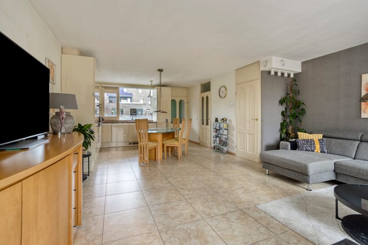 Tussenwoning te koop: Roosterbos 9, Hoofddorp