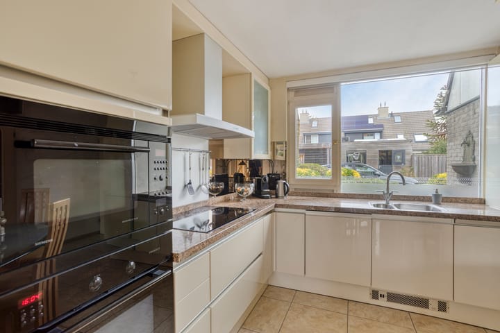 Tussenwoning te koop: Roosterbos 9, Hoofddorp