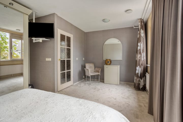 Tussenwoning te koop: Roosterbos 9, Hoofddorp