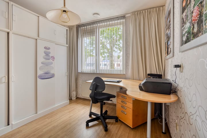 Tussenwoning te koop: Roosterbos 9, Hoofddorp