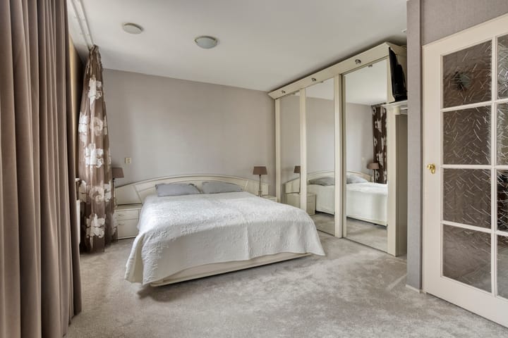 Tussenwoning te koop: Roosterbos 9, Hoofddorp