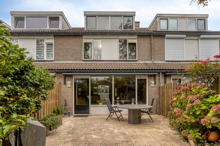 Tussenwoning te koop: Roosterbos 9, Hoofddorp