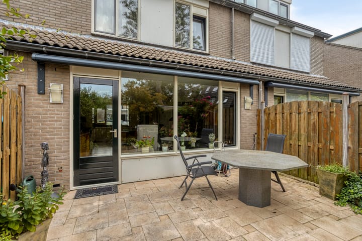 Tussenwoning te koop: Roosterbos 9, Hoofddorp