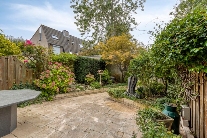 Tussenwoning te koop: Roosterbos 9, Hoofddorp