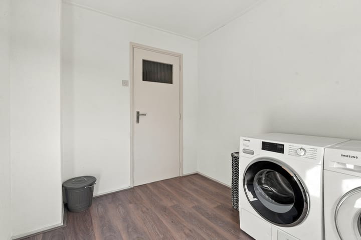 Tussenwoning te koop: Esdoornstraat 45, Oost-Souburg