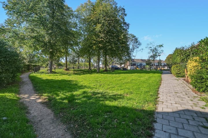 Tussenwoning te koop: Esdoornstraat 45, Oost-Souburg