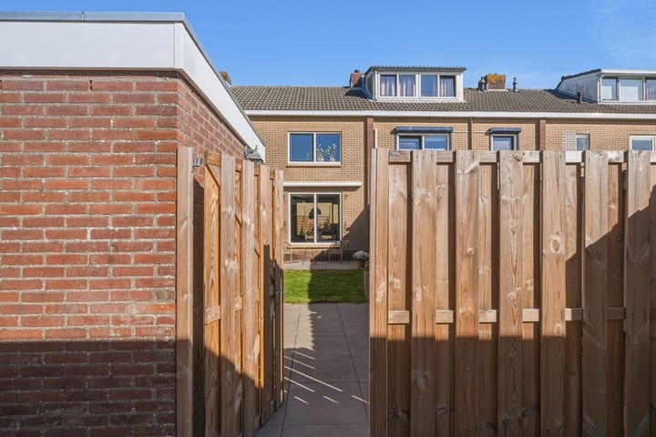 Tussenwoning te koop: Esdoornstraat 45, Oost-Souburg