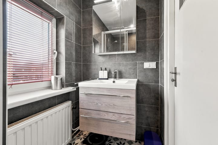 Tussenwoning te koop: Esdoornstraat 45, Oost-Souburg