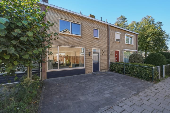 Tussenwoning te koop: Esdoornstraat 45, Oost-Souburg
