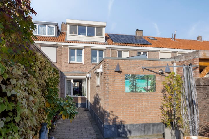 Tussenwoning te koop: Da Costastraat 10, Tilburg