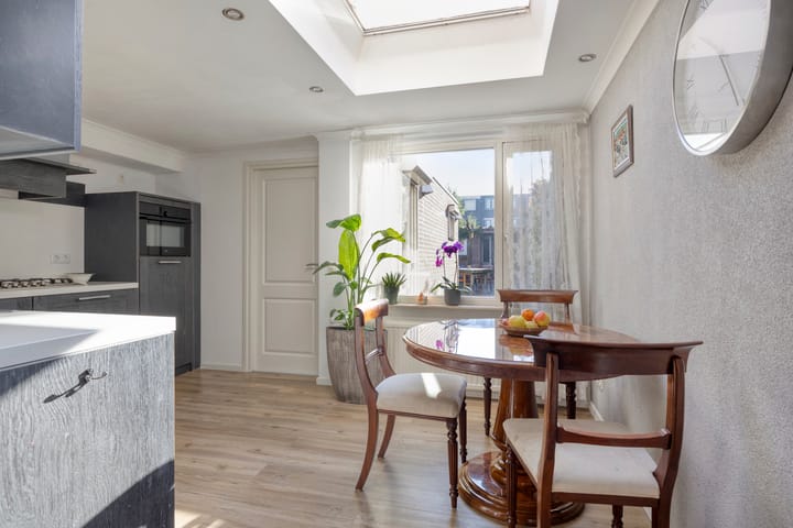Tussenwoning te koop: Da Costastraat 10, Tilburg