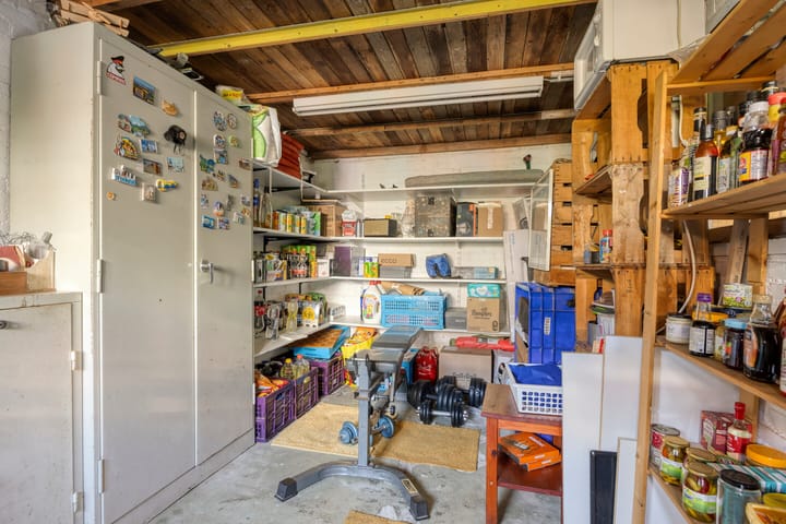 Tussenwoning te koop: Da Costastraat 10, Tilburg