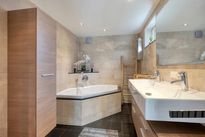 Tussenwoning te koop: Da Costastraat 10, Tilburg