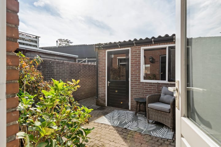 Tussenwoning te koop: Kijkuit 5, Tiel