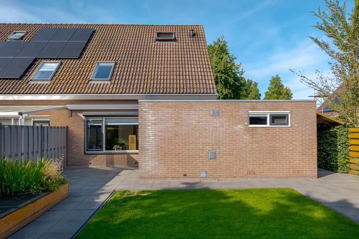 Twee-onder-één-kap te koop: De Elzen 1, Koekange