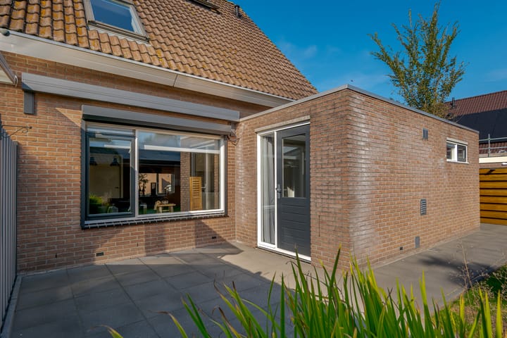 Twee-onder-één-kap te koop: De Elzen 1, Koekange
