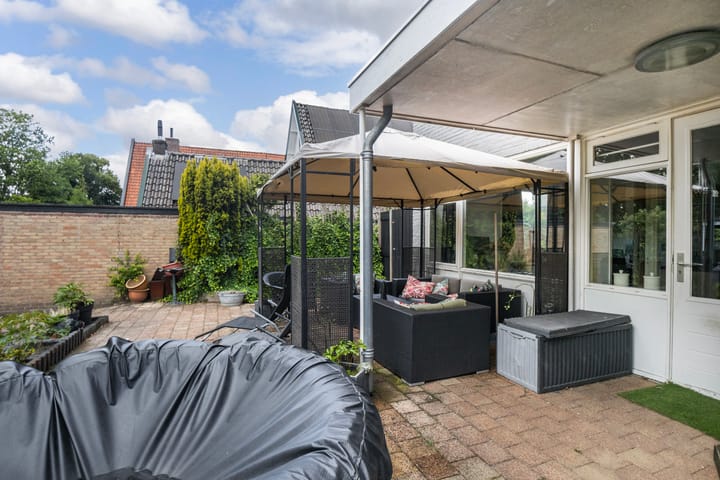 Vrijstaande woning te koop: van Irhovenlaan 1A, Ede