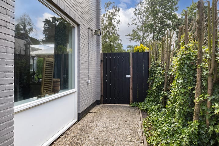 Vrijstaande woning te koop: van Irhovenlaan 1A, Ede