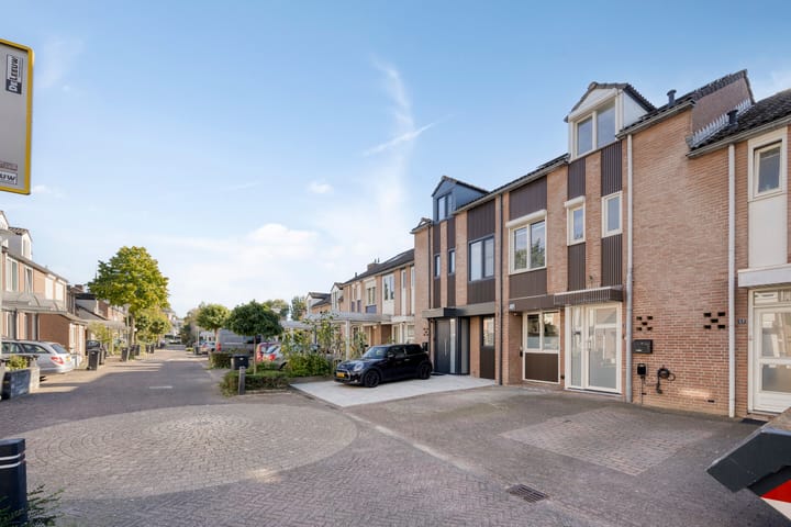Tussenwoning te koop: Kapellerhof 55, Roermond