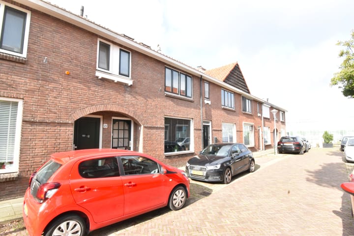 Tussenwoning te koop: Pastoor Vinkesteynstraat 48, Kwintsheul