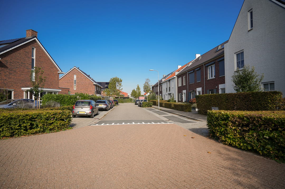 Photo 47 of Ir J H van Stuivenbergstraat 17