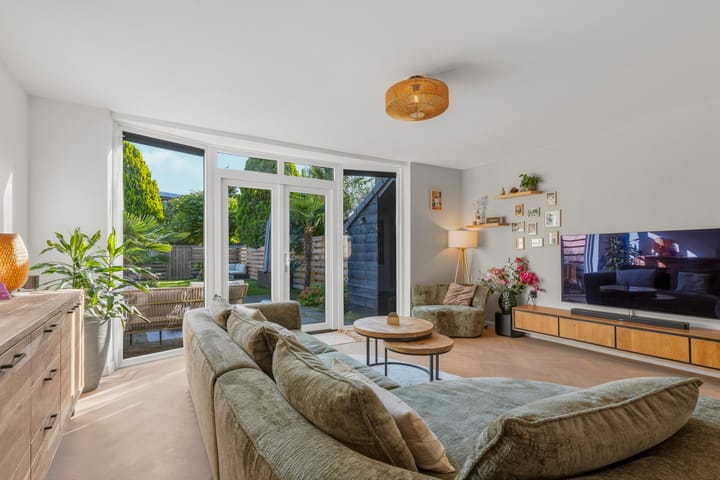 Tussenwoning te koop: Grasmeent 68, Almere
