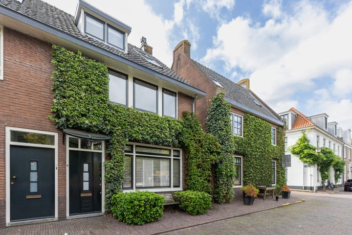 Twee-onder-één-kap te koop: Nieuwe Haven 19, Naarden