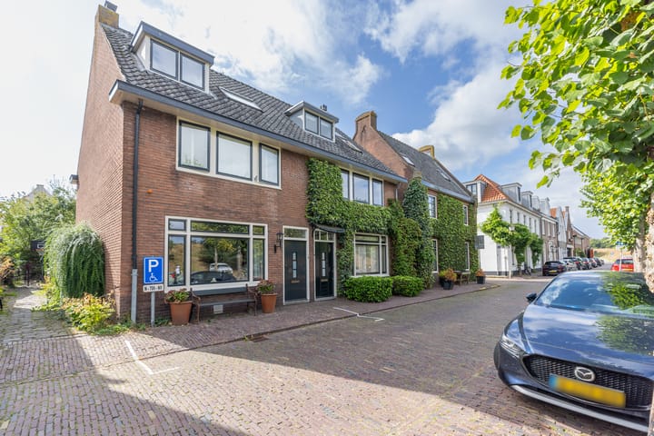 Twee-onder-één-kap te koop: Nieuwe Haven 19, Naarden